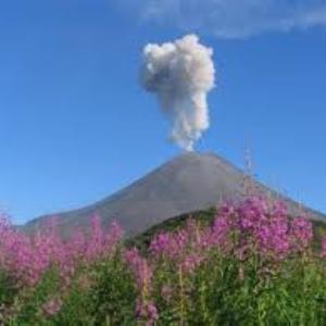 Should people living by active volcanoes be evacuated?